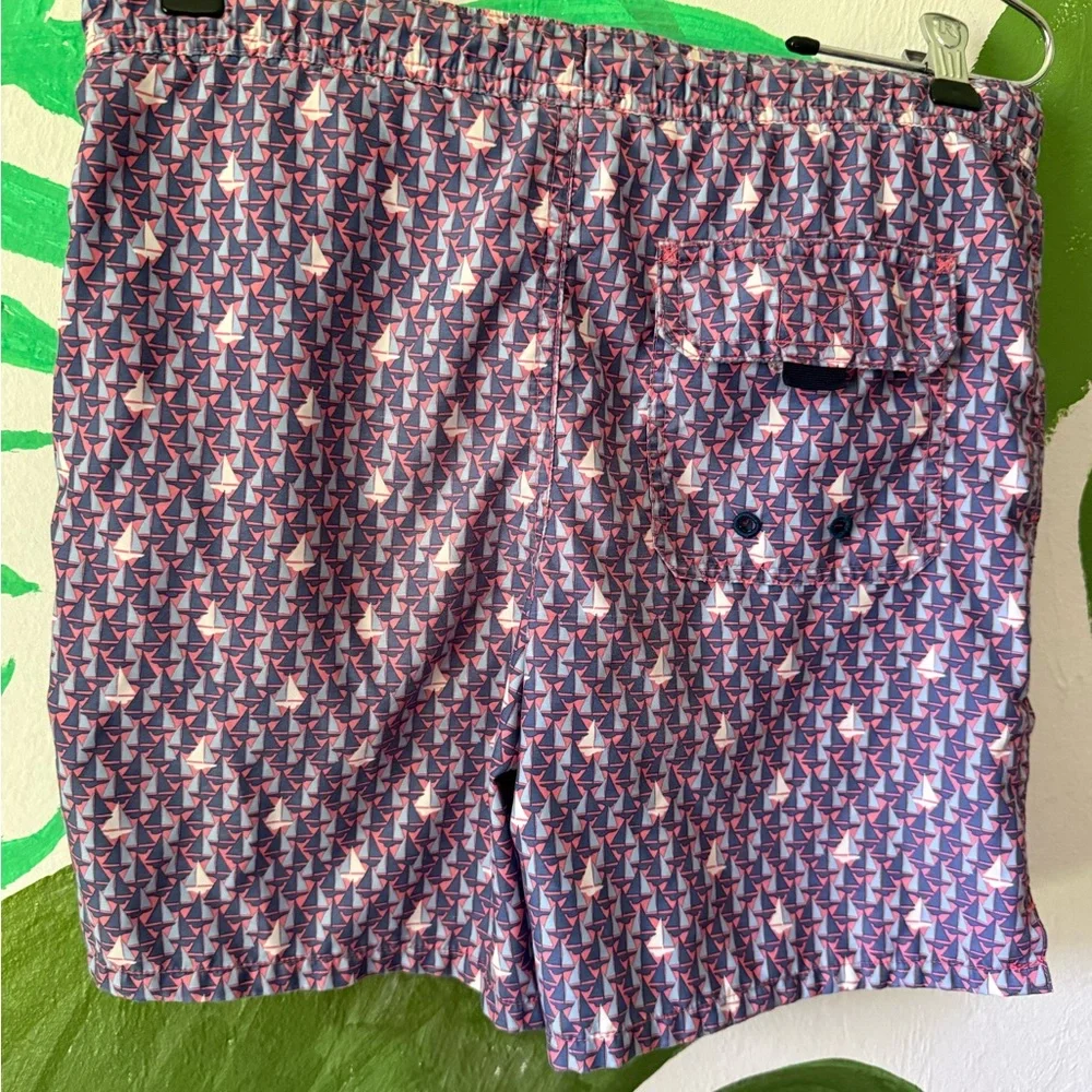 Vineyard Vines Men’s Sailboat Swim Shorts in Navy, Pink & White